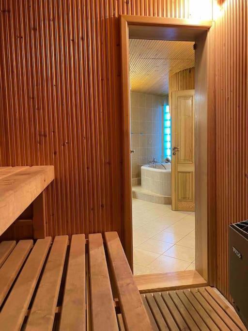Rooftop 180M2 Loft With Private Sauna, Bratislava Buitenkant foto